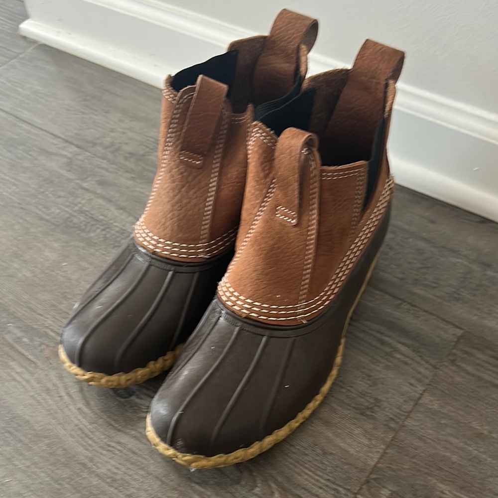 Ll Bean Bean boots. Men’s size 9.5, runs big. Brown and Tan Duck Boots